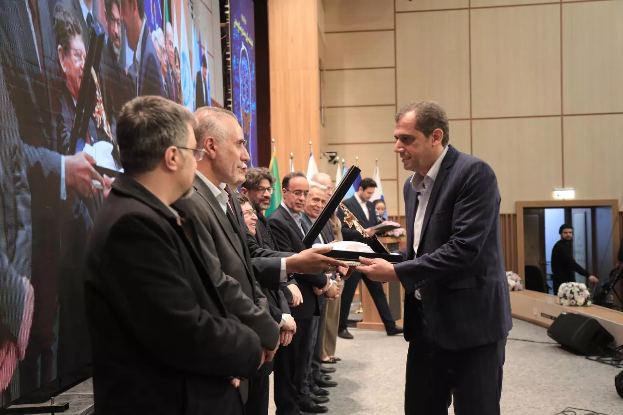 photo-5918012704356502412-y-694635775fc78