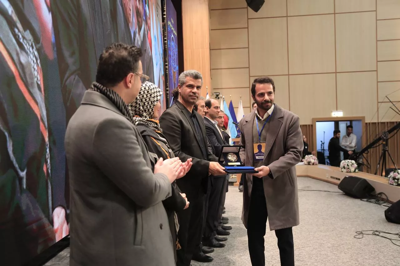 photo-5918012704356502417-y-69463578049fe