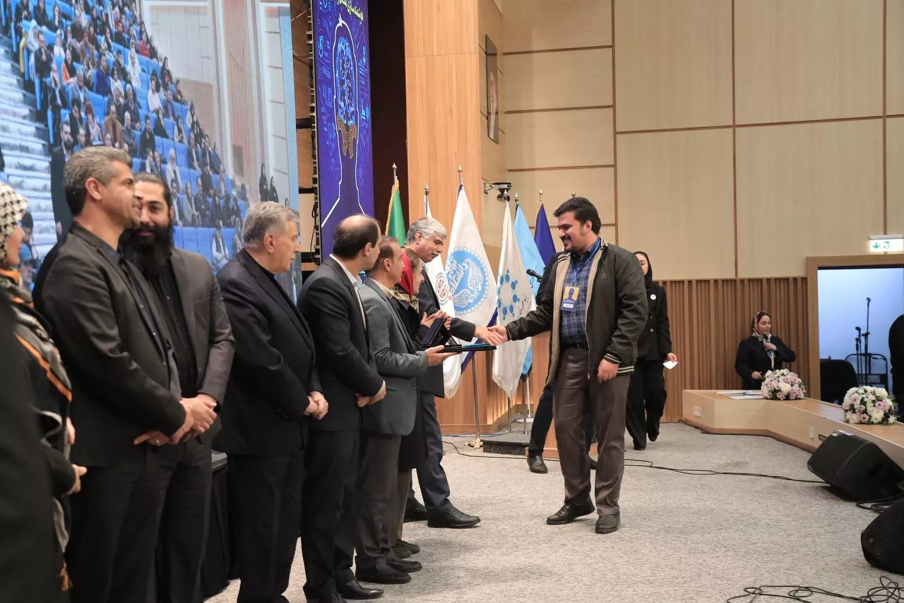 photo-5918012704356502419-y-69463578a1d91