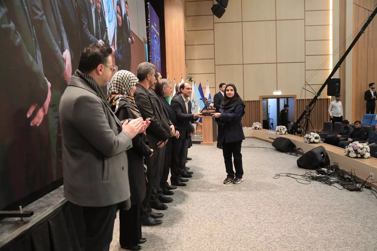 photo-5918012704356502420-y-69463578ab052