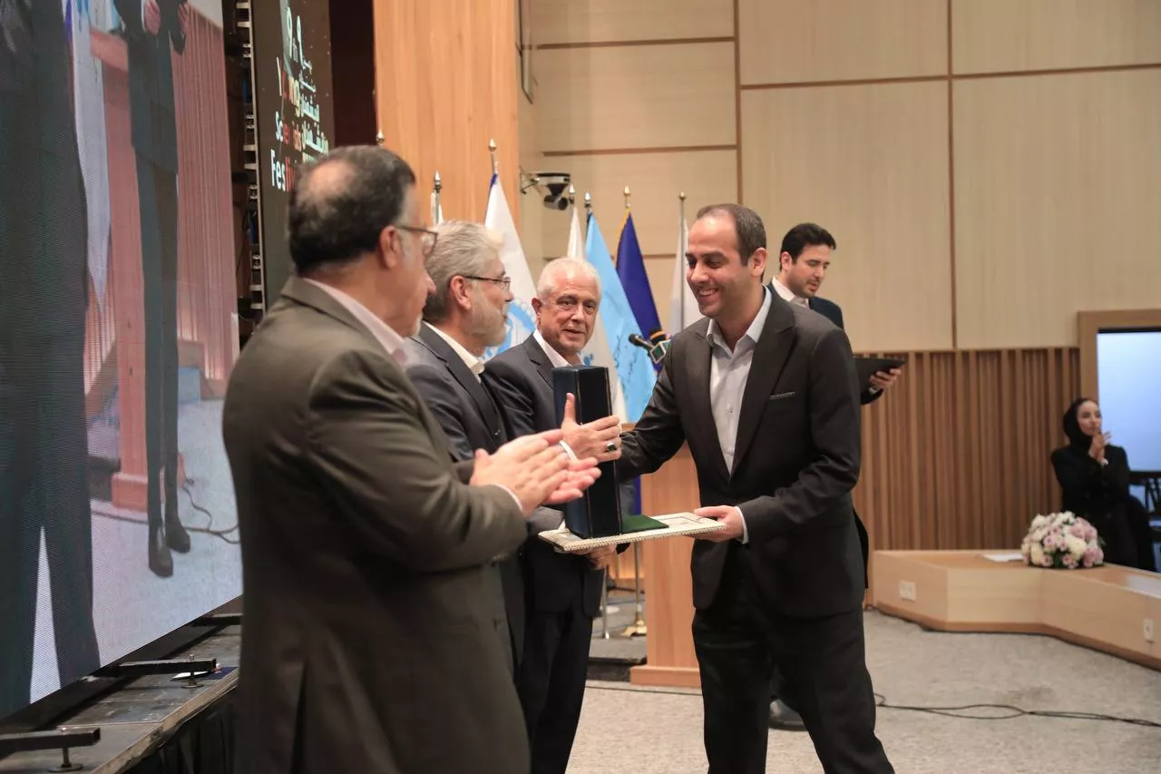 photo-5918012704356502426-y-6946357952544