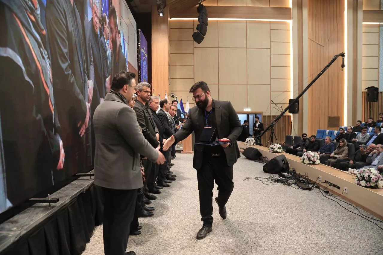 photo-5918012704356502428-y-69463579e89fe