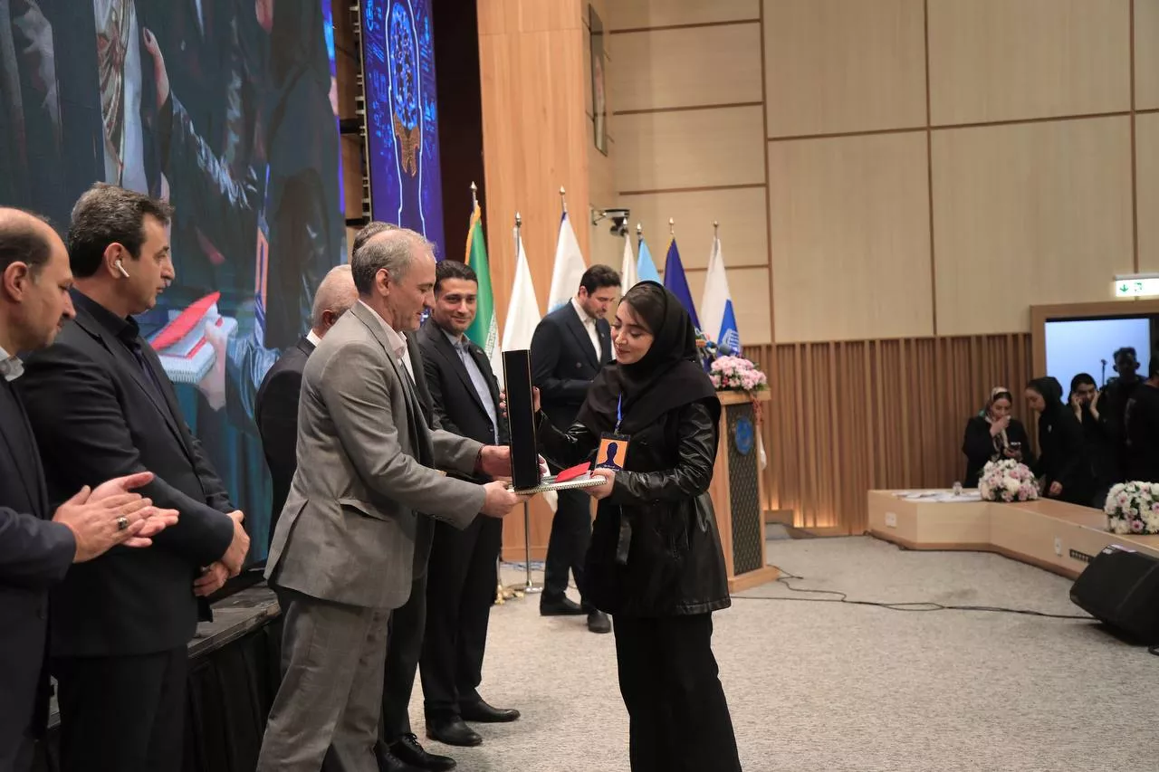 photo-5918012704356502433-y-6946357a84728