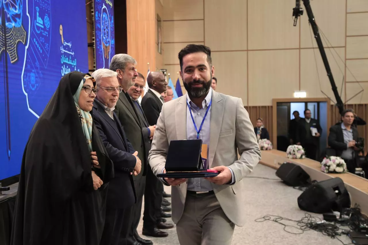 photo-5918012704356502440-y-6946357b282ca