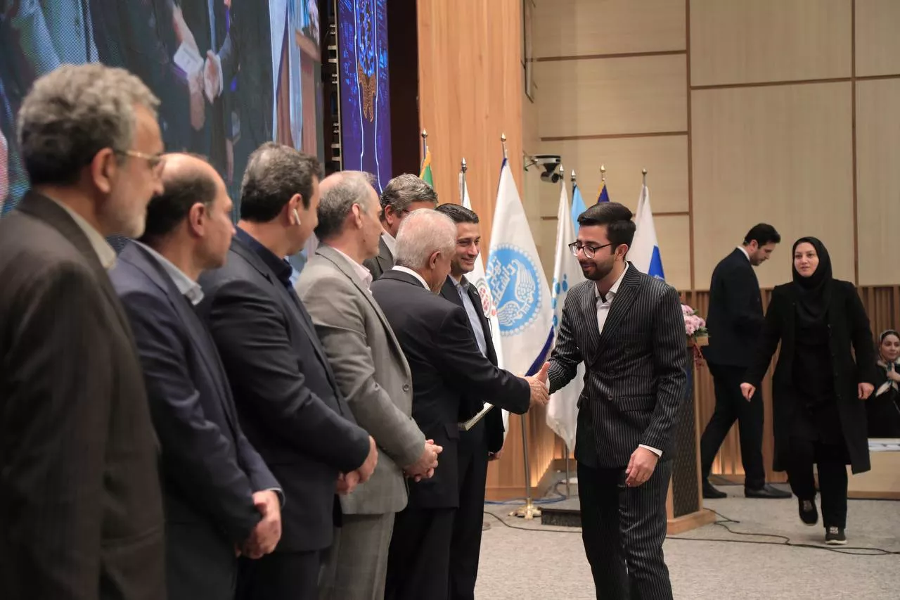 photo-5918012704356502442-y-6946357bba3ca