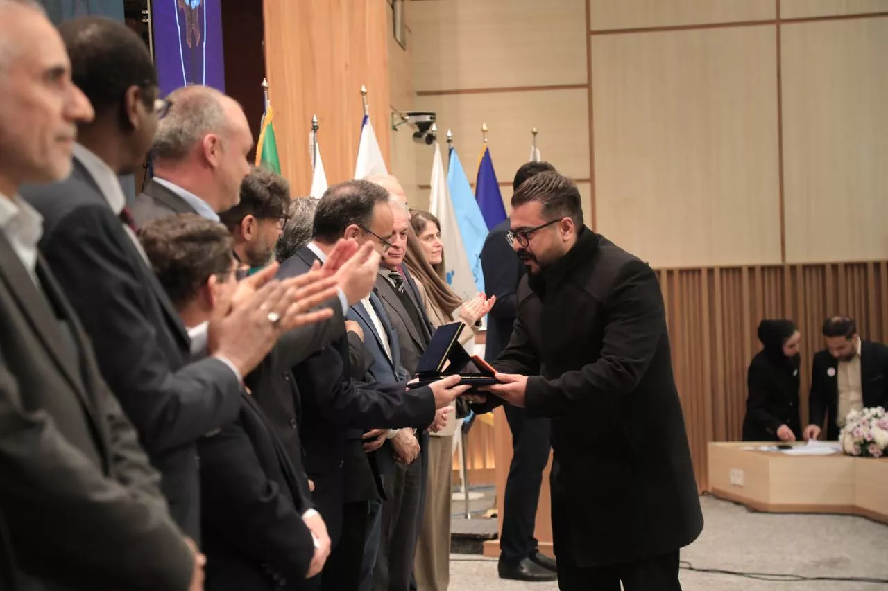 photo-5918012704356502453-y-6946357da09cc