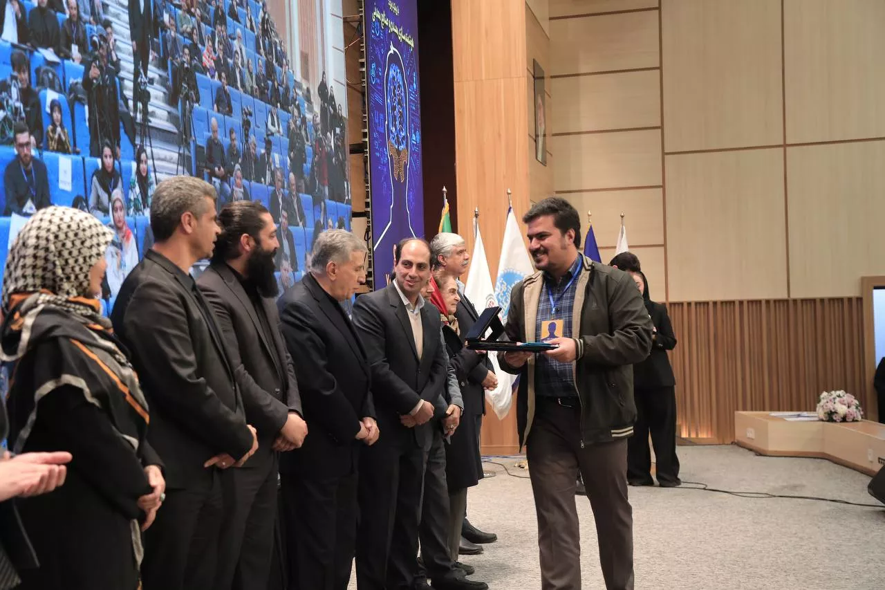 photo-5918012704356502458-y-6946357e45cf3