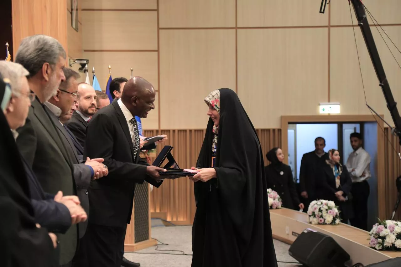 photo-5918012704356502464-y-6946357f607de