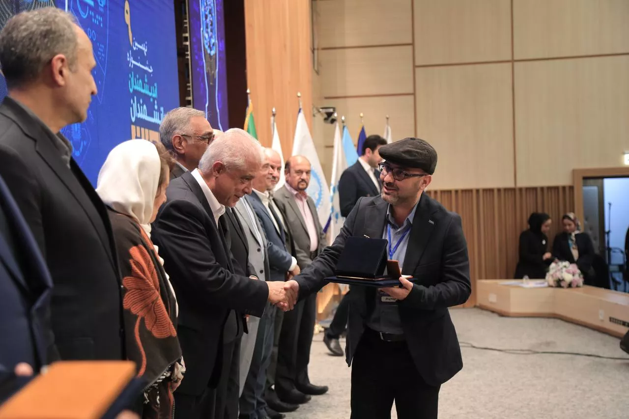 photo-5918012704356502465-y-6946357feedcc