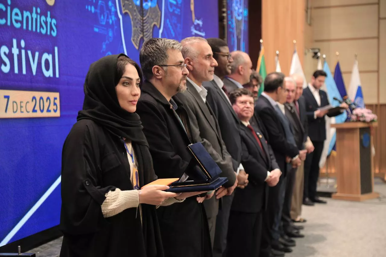 photo-5918012704356502466-y-6946357ff335c