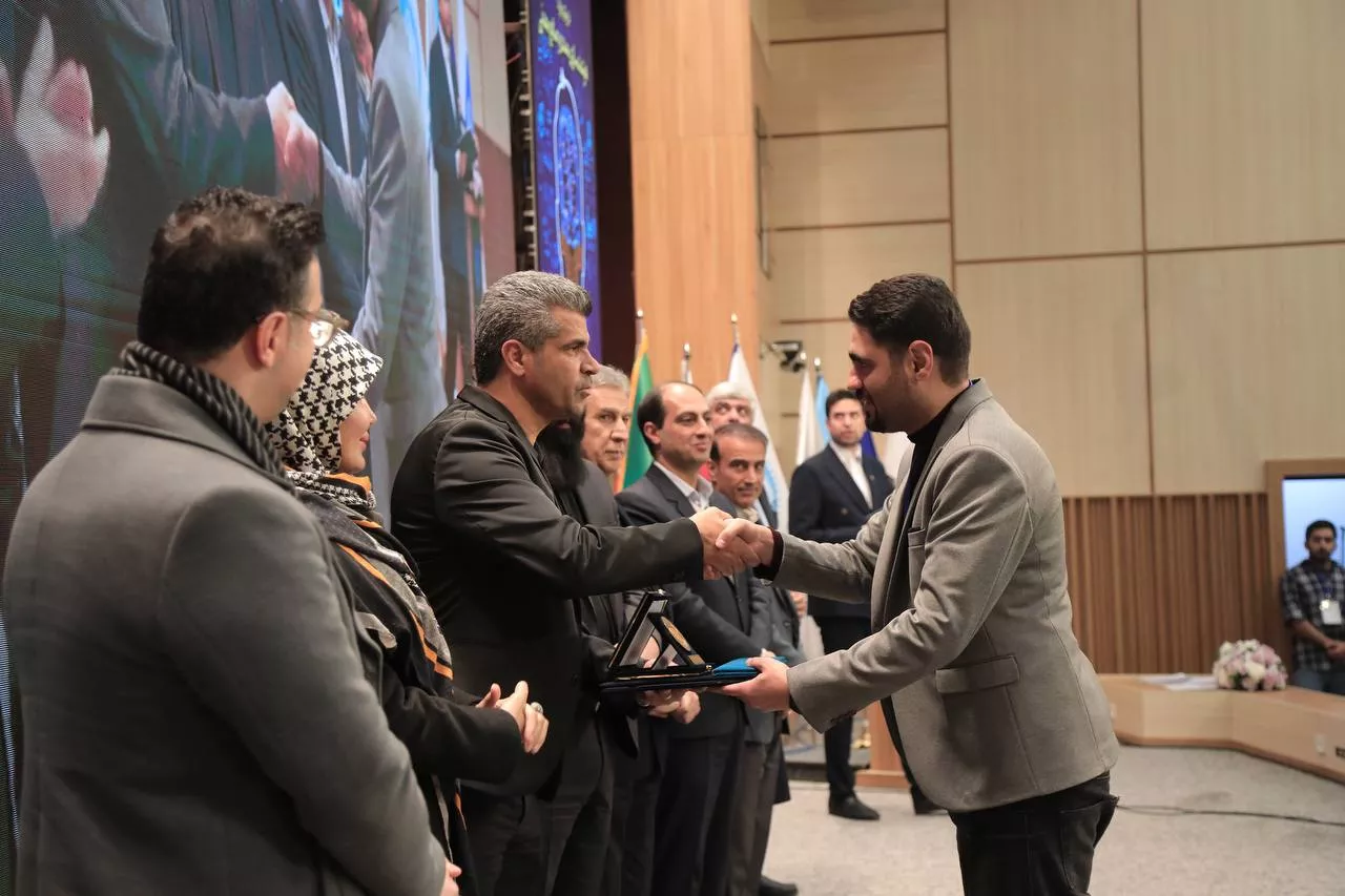 photo-5918012704356502468-y-6946358090742