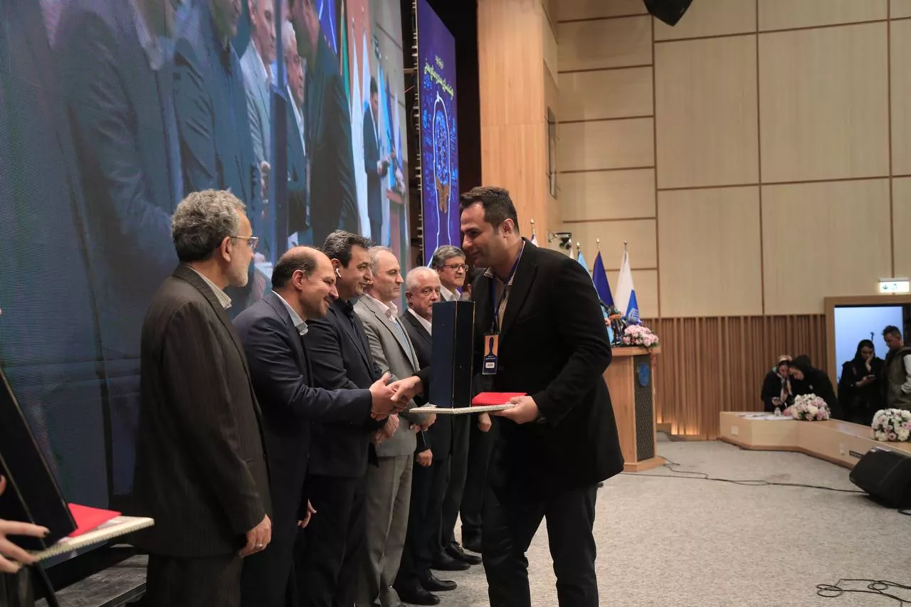 photo-5918012704356502470-y-694635813253c