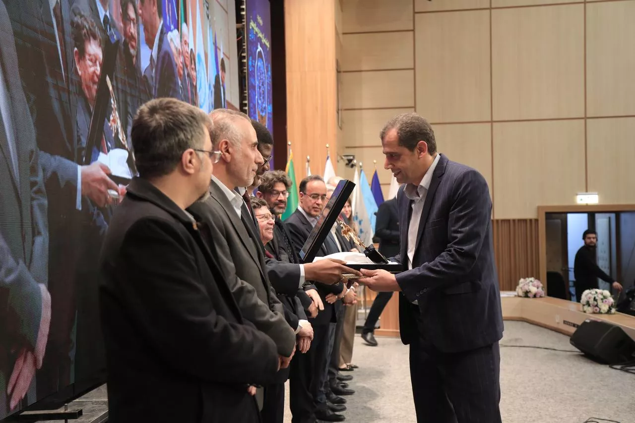 photo-5918012704356502476-y-694635825fb1b