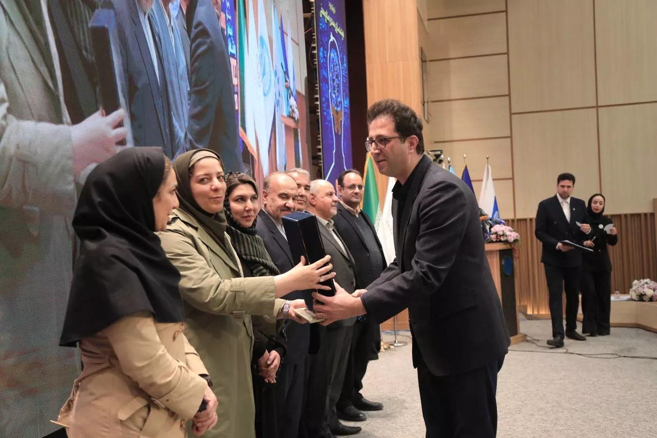 photo-5918012704356502480-y-694635832189c