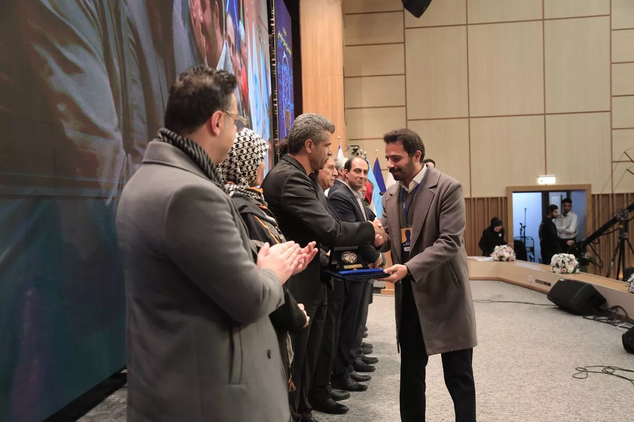 photo-5918012704356502481-y-69463583936d1