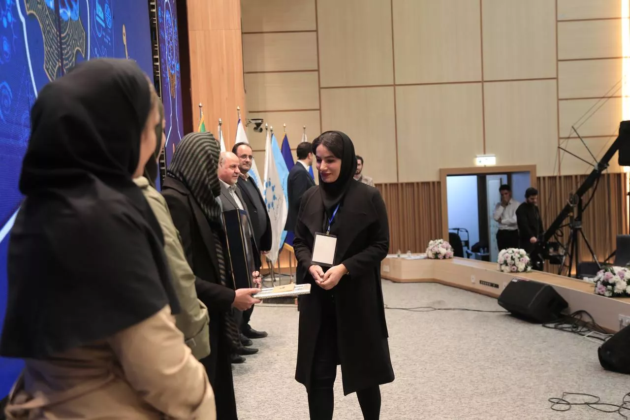 photo-5918012704356502483-y-6946358430e10