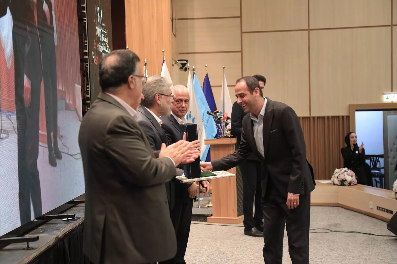 photo-5918012704356502484-y-6946358454c58