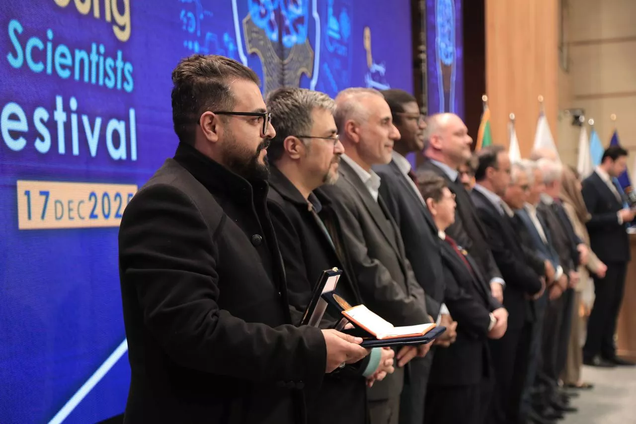 photo-5918012704356502486-y-69463584da362