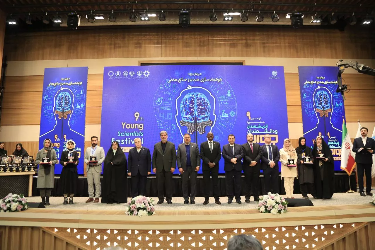 photo-5918012704356502721-y-69463587697b5