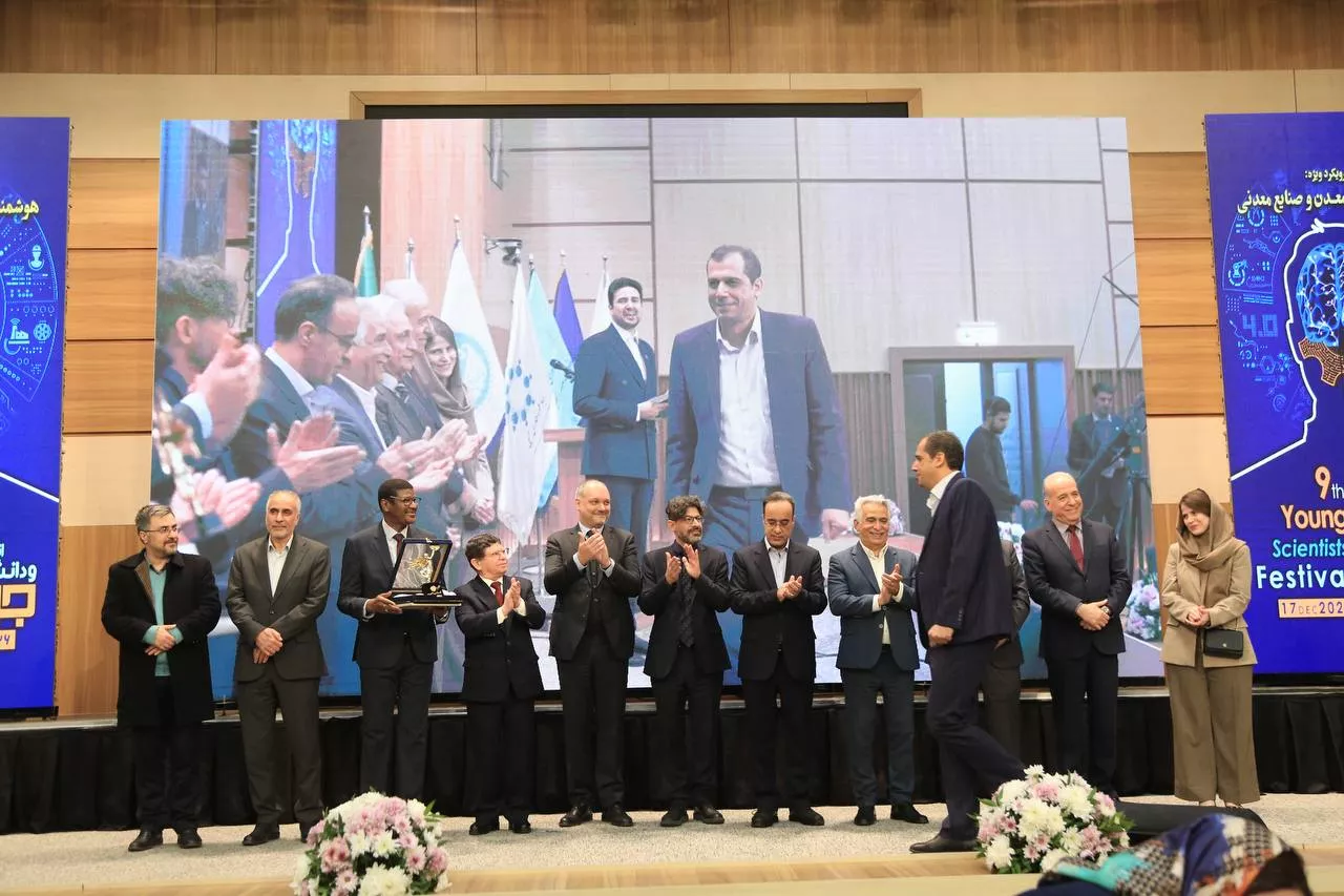 photo-5918012704356502724-y-694635885e105