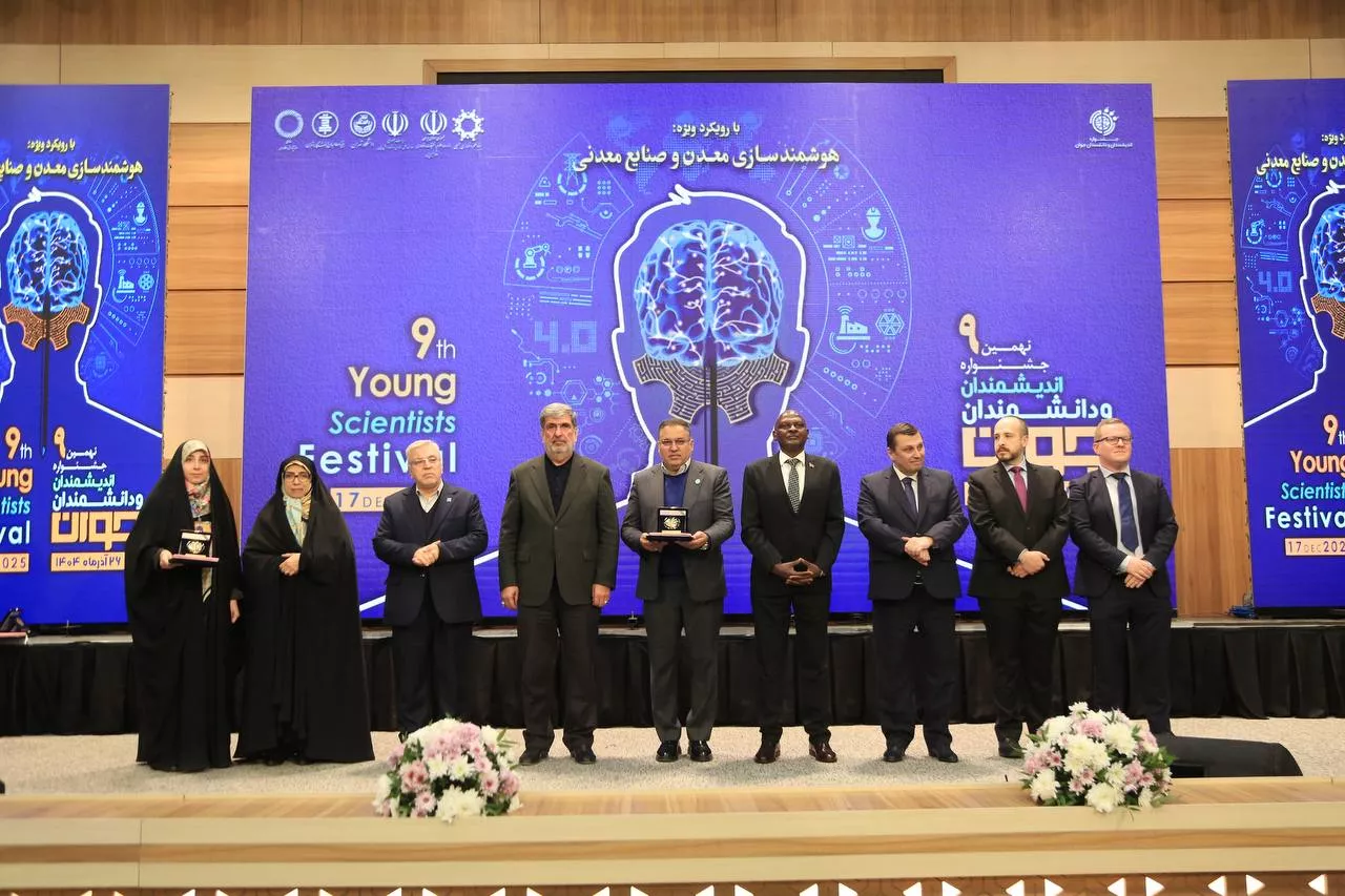 photo-5918012704356502726-y-69463588f0702