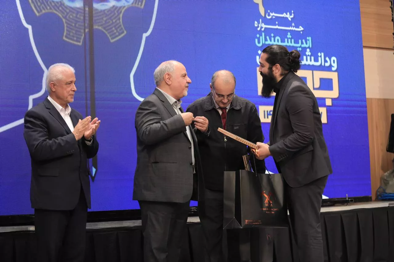 photo-5918012704356502798-y-694636f98f73d