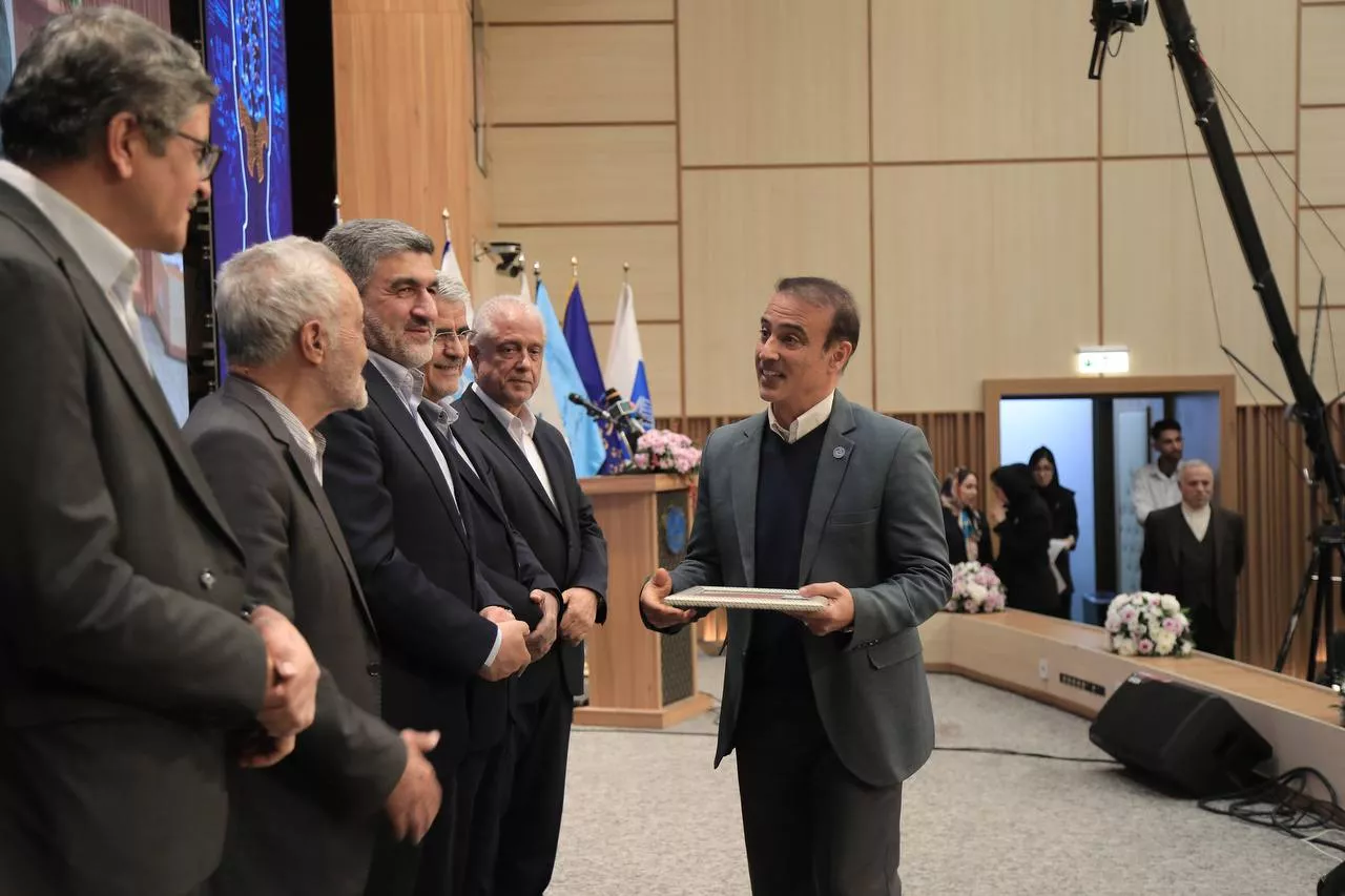 photo-5918012704356502891-y-694636fa812b4