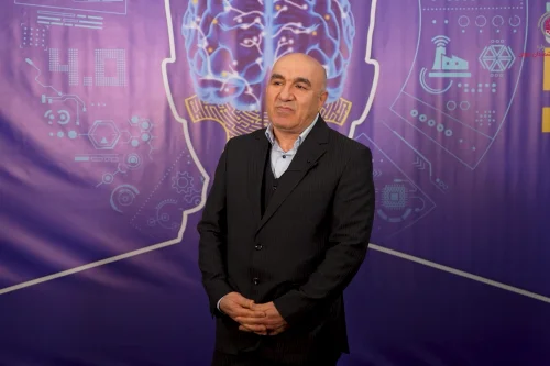 گفت و گو با جناب آقای دکتر منوچهر میرزایی