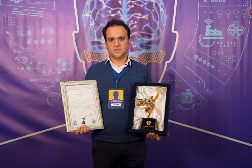 گفت وگو با آقای امید جعفری برگزیده نهایی حوزه ریاضی،علوم کامپیوتر در جشنواره اندیشمندان و دانشمندان جوان