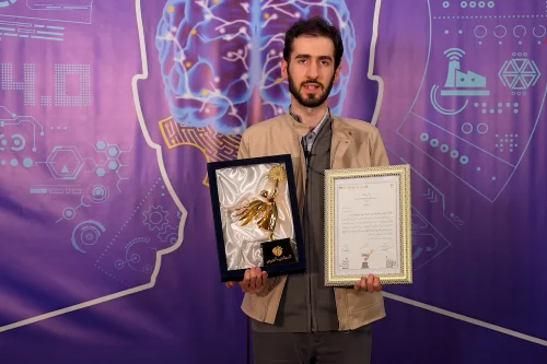 گفت وگو با آقای محمدامین کفائی حاجی قاسمی برگزیده نهایی حوزه ریاضی،علوم کامپیوتر جشنواره اندیشمندان و دانشمندان جوان