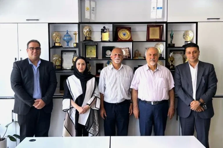 بررسی راهکارهای توسعه همکاریهای علمی و بینالمللی جشنواره اندیشمندان و دانشمندان جوان با دکتر سیامک یاسمی